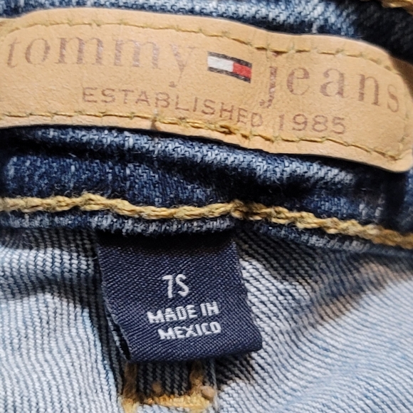 Tommy Hilfiger Jeans Ladies Size7 Short Junior Midrise EMBROIDERED Jeans Pockets - Picture 15 of 16